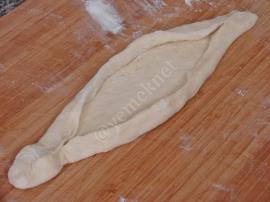 Tereyağlı Kaşarlı Ev Pidesi