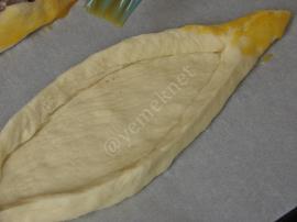 Tereyağlı Kaşarlı Ev Pidesi