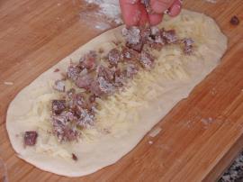 Kavurmalı Kaşarlı Karadeniz Pidesi