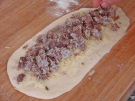 Kavurmalı Kaşarlı Karadeniz Pidesi