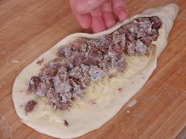 Kavurmalı Kaşarlı Karadeniz Pidesi