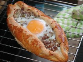 Kıymalı Yumurtalı Karadeniz Pidesi