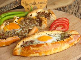 Kıymalı Yumurtalı Karadeniz Pidesi