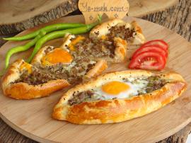 Kıymalı Yumurtalı Karadeniz Pidesi