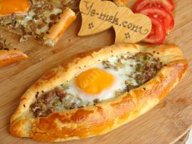 Kıymalı Yumurtalı Karadeniz Pidesi