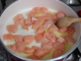 Arpacık Soğanlı Tavuk Yahnisi