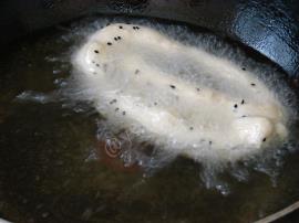 Ekmek Hamurundan Tuzlu Mekik Kızartması