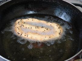 Ekmek Hamurundan Tuzlu Mekik Kızartması