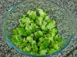 Hardal Soslu Brokoli Salatası