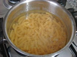 Zerdeçallı Tavuklu Makarna