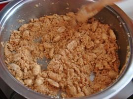 Yer Fıstıklı İrmik Helvası