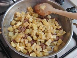 Patatesli Kavurmalı Yumurta