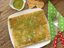 Baklavalık Yufkadan Fıstıklı Katmer