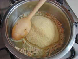 Zerdeçallı (Safranlı) İrmik Helvası