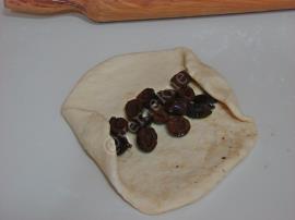 Zeytinli İçli Simit