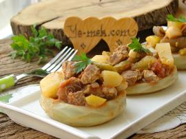 Enginar Çanağında Etli Türlü Yemeği