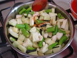 Enginar Çanağında Etli Türlü Yemeği