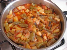 Enginar Çanağında Etli Türlü Yemeği