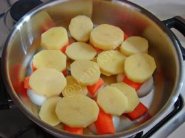 Tencerede Sebzeli Tavuk Yemeği