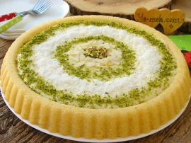 Pasta Görünümlü, Hafif ve Lezzetli Bir Tatlı : Kremalı Revani