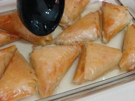 Muhallebili Muska Tatlısı