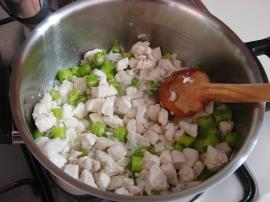 Fırında Tavuklu Sebzeli Güveç