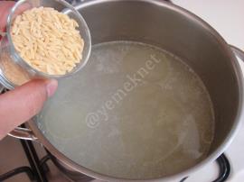 Arpa Şehriyeli Tavuk Çorbası