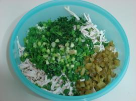 Yeşillikli Tavuk Salatası
