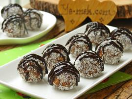 Elmalı Bisküvi Topları