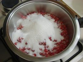 Ev Yapımı Nar Reçeli