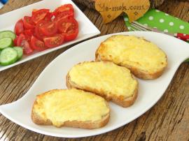 Kahvaltılık Yumurtalı Peynirli Ekmek Dilimleri