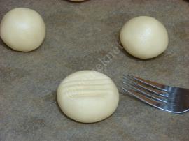 Üç Malzemeli Un Kurabiyesi