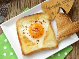 Ekmek İçinde Yumurta