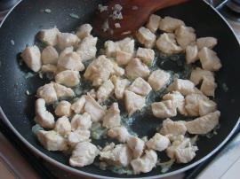 Fırında Beşamel Soslu Tavuklu Brokoli