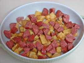 Fırında Kahvaltılık Sucuklu Patates