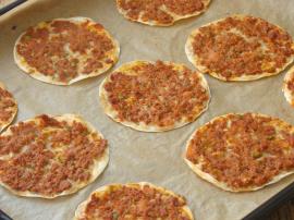 Yufkadan Fındık Lahmacun