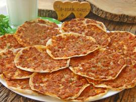 Yufkadan Fındık Lahmacun