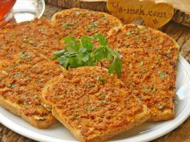 Fırında Kıymalı Ekmek Dilimleri