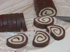 İki Renkli Spiral Kurabiye