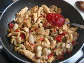 Acılı Mantarlı Tavuk Sote