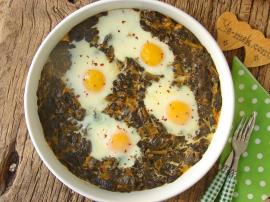 Fırında Yumurtalı Ispanak Yemeği