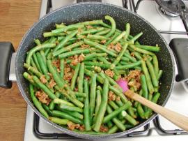 Kıymalı Börülce Yemeği