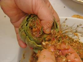 Yapraklı Taze Enginar Dolması