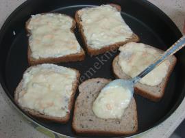 Peynirli Ekmek Dilimleri