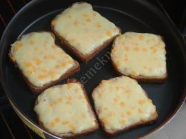 Peynirli Ekmek Dilimleri