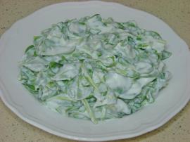 Yoğurtlu Semizotu Yatağında Bulgur Köftesi