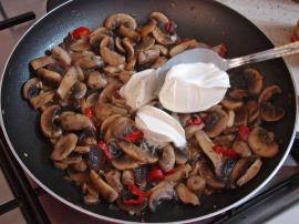 Kremalı Mantarlı Et Yemeği