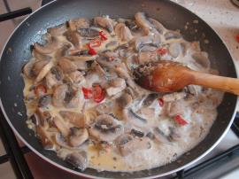 Kremalı Mantarlı Et Yemeği