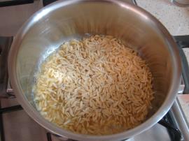 Domatesli Arpa Şehriye Pilavı