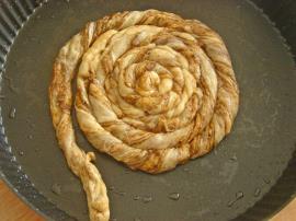 Haşhaşlı Cevizli Burma Çörek